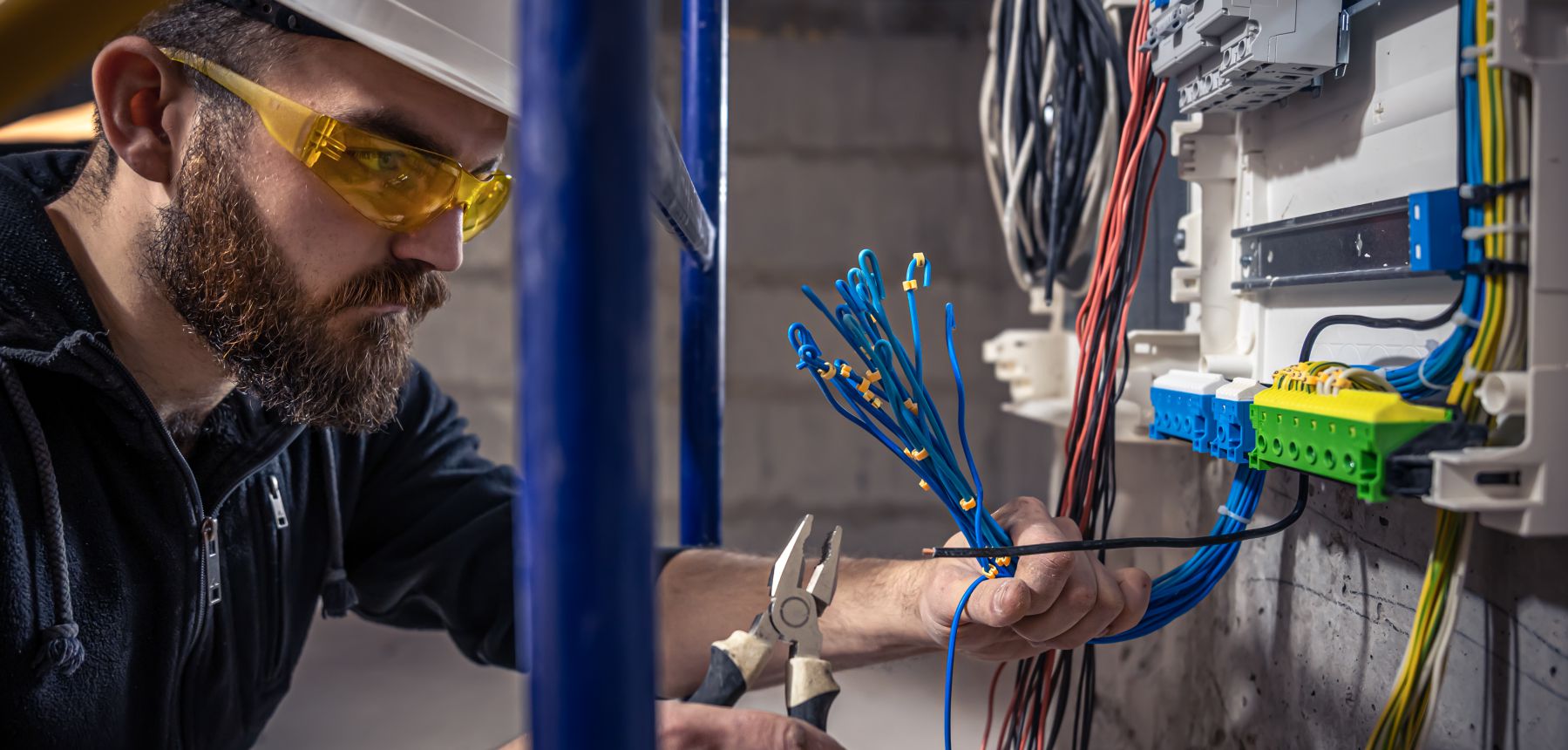 5 Reasons to Call a 24-Hour Emergency Electrician in Gillingham (And When to Wait)