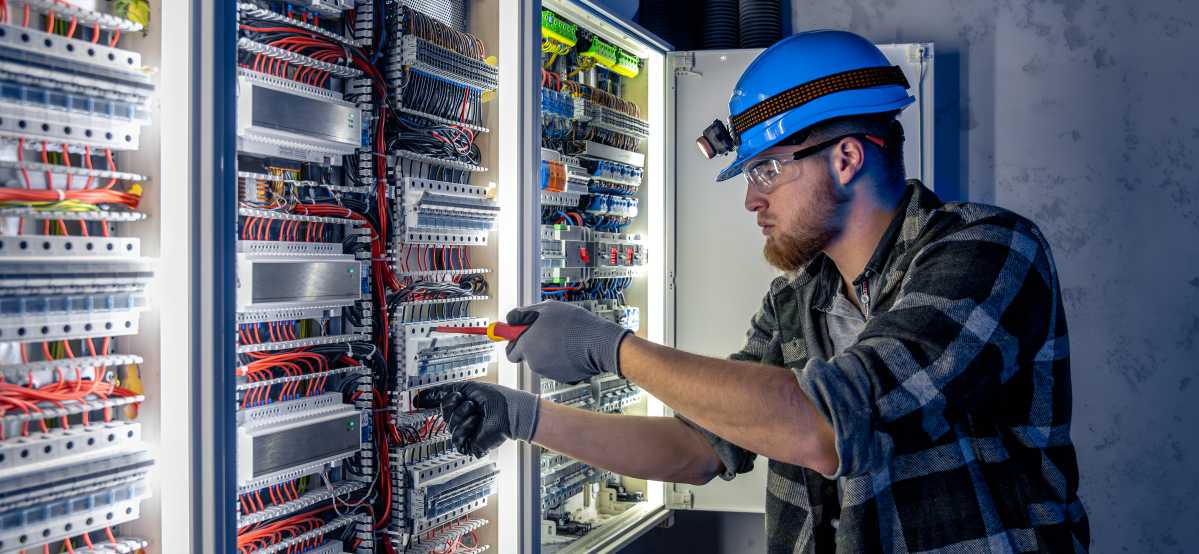 24hr Emergency Electrician in Gillingham, Chatham & Rochester | Electrical Services in Medway Kent